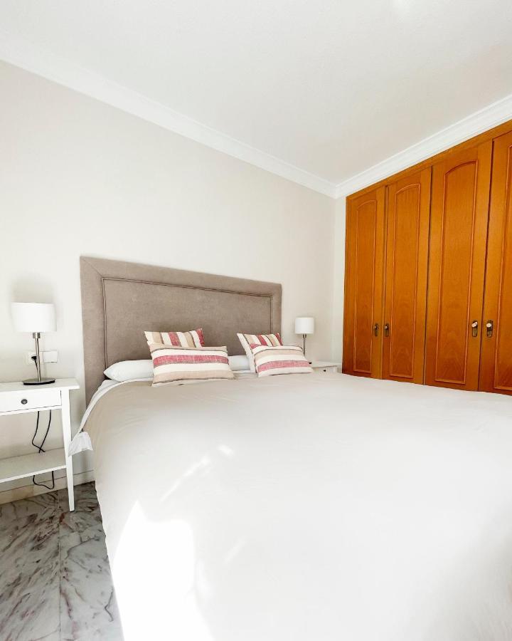 Апартаменты Holidays2Malaga Tomas De Echeverria 150 Mts To Beach & High Speed Wifi & Parking Экстерьер фото