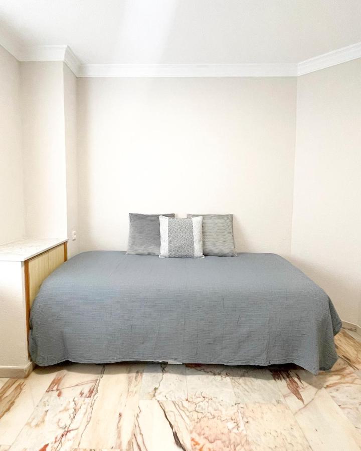 Апартаменты Holidays2Malaga Tomas De Echeverria 150 Mts To Beach & High Speed Wifi & Parking Экстерьер фото