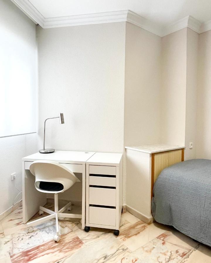 Апартаменты Holidays2Malaga Tomas De Echeverria 150 Mts To Beach & High Speed Wifi & Parking Экстерьер фото