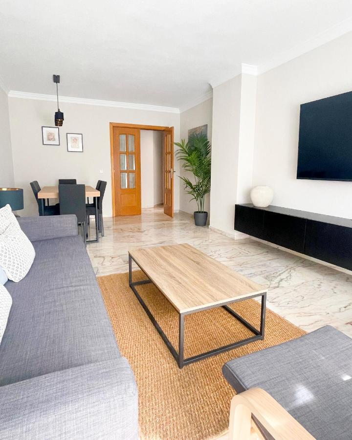 Апартаменты Holidays2Malaga Tomas De Echeverria 150 Mts To Beach & High Speed Wifi & Parking Экстерьер фото