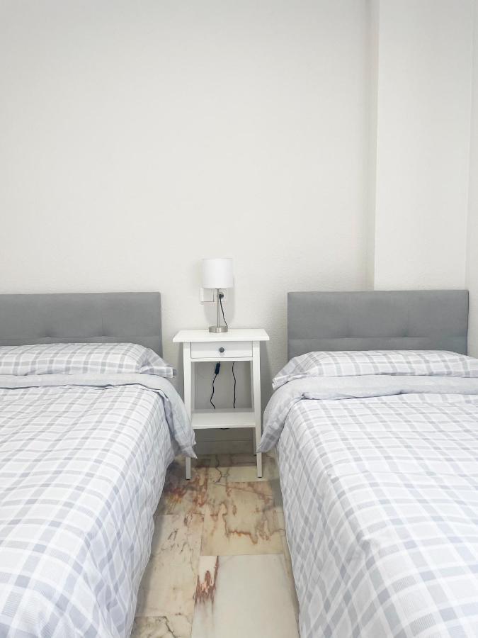 Апартаменты Holidays2Malaga Tomas De Echeverria 150 Mts To Beach & High Speed Wifi & Parking Экстерьер фото