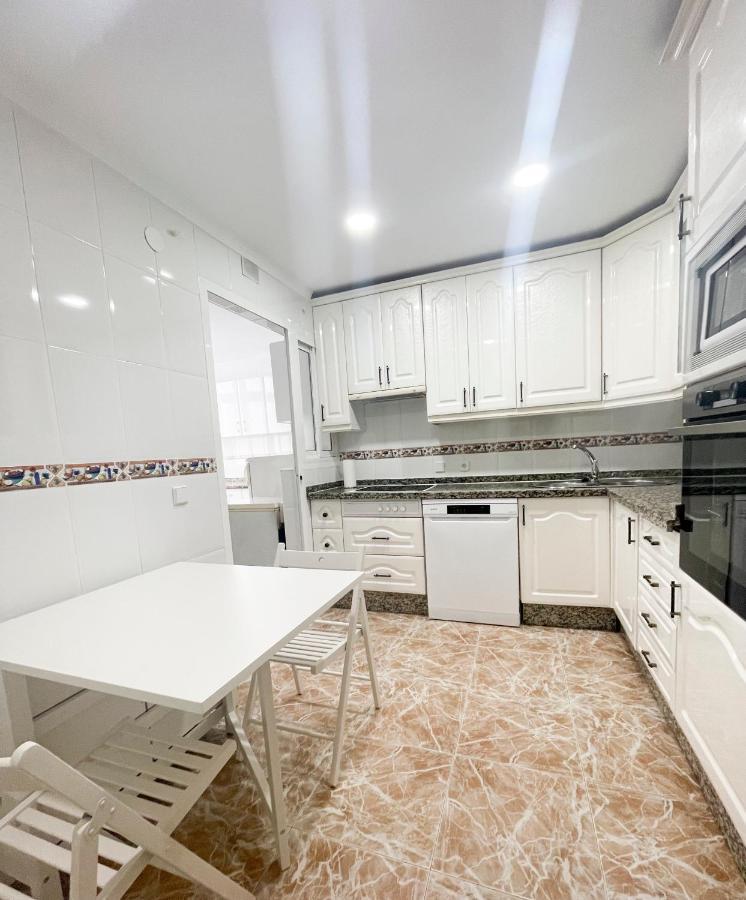 Апартаменты Holidays2Malaga Tomas De Echeverria 150 Mts To Beach & High Speed Wifi & Parking Экстерьер фото