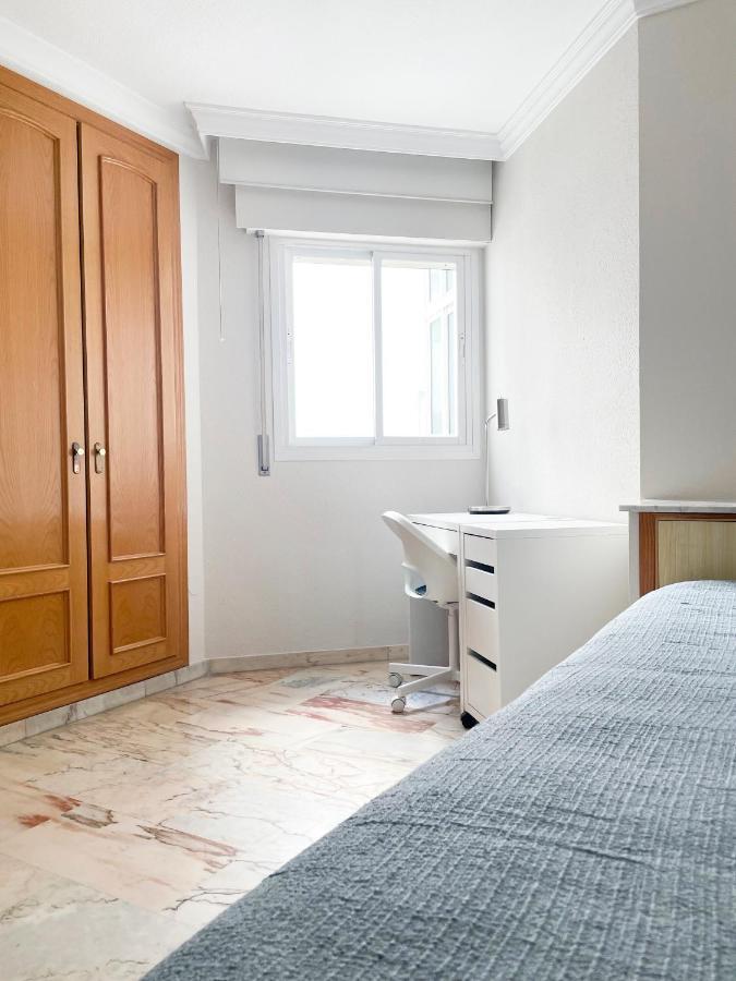 Апартаменты Holidays2Malaga Tomas De Echeverria 150 Mts To Beach & High Speed Wifi & Parking Экстерьер фото